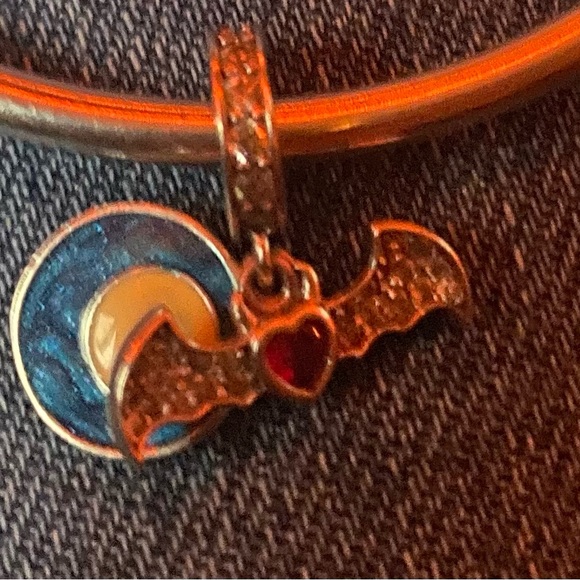 Pandora (Authentic) “Always By my side” Bangle with 9 charms and chain Bat Theme - Picture 4 of 13